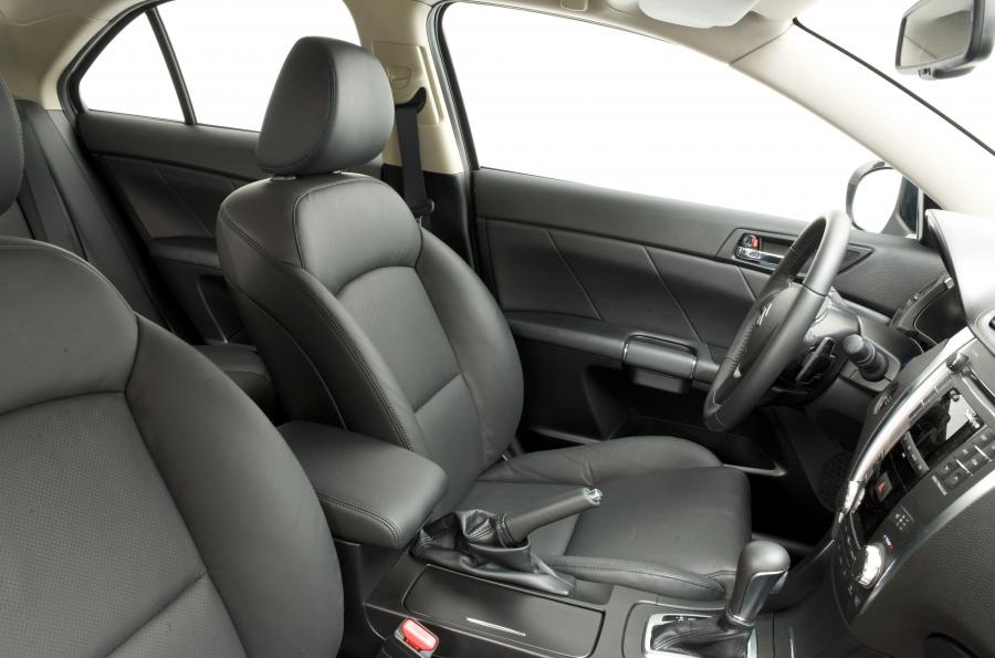  Suzuki Kizashi 2010 года  (фото 23 из 136)